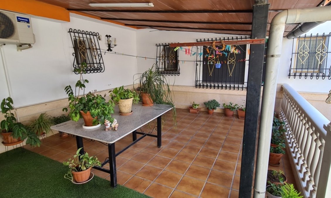 Használt Ingatlanok - Villa -
Orihuela - Inland