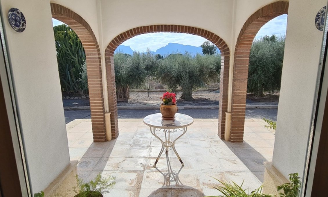 Használt Ingatlanok - Villa -
Orihuela - Inland