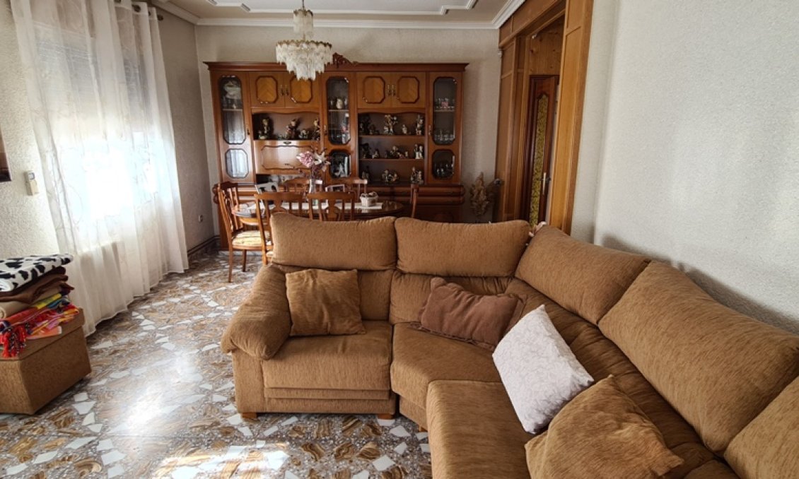 Használt Ingatlanok - Villa -
Orihuela - Inland