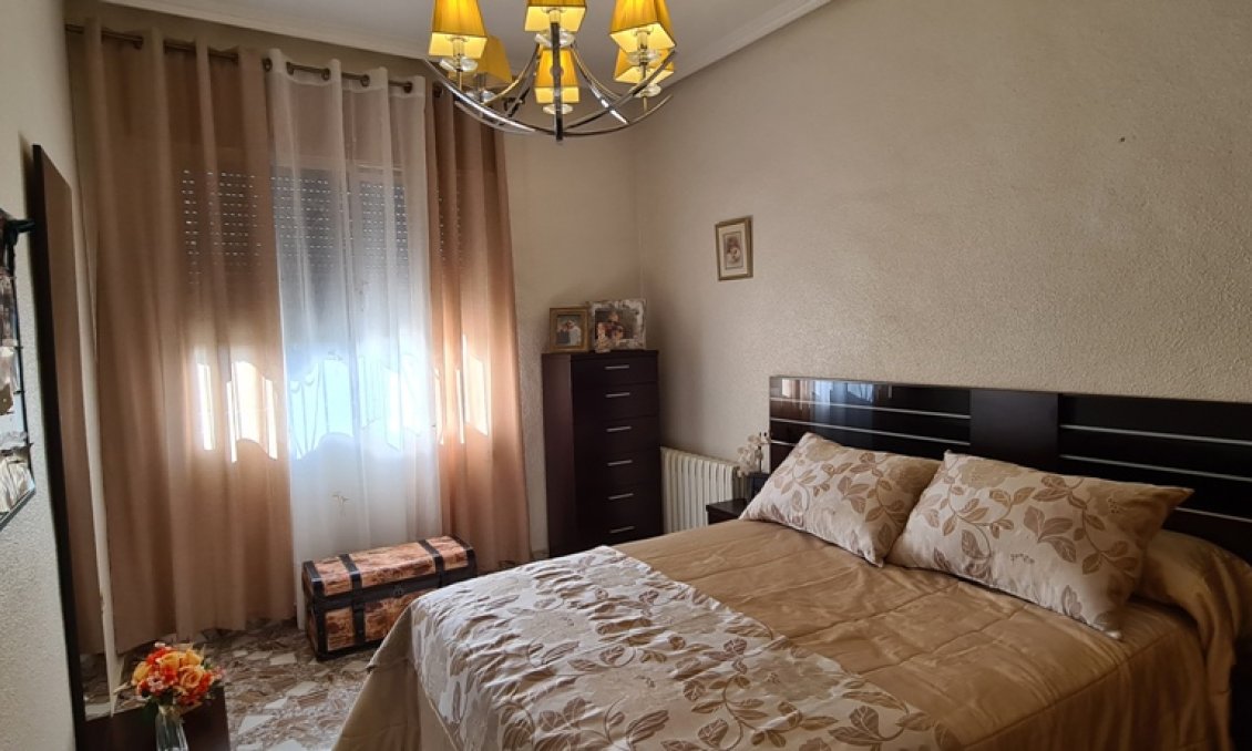 Használt Ingatlanok - Villa -
Orihuela - Inland