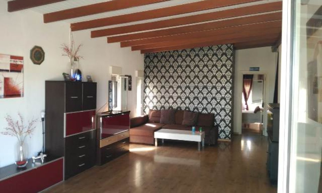 Segunda mano - Villa -
La Matanza - Inland