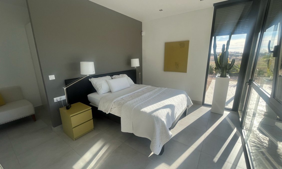 Segunda mano - Villa -
Hacienda del Alamo - Inland