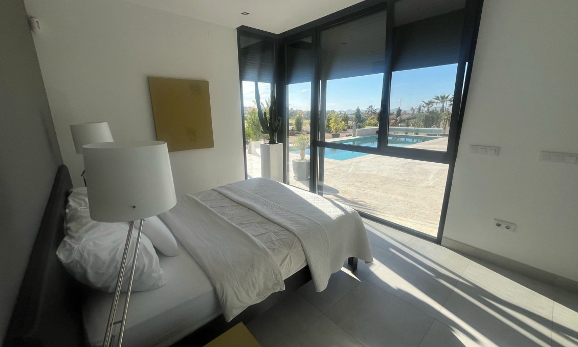 Segunda mano - Villa -
Hacienda del Alamo - Inland