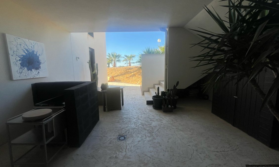 Segunda mano - Villa -
Hacienda del Alamo - Inland