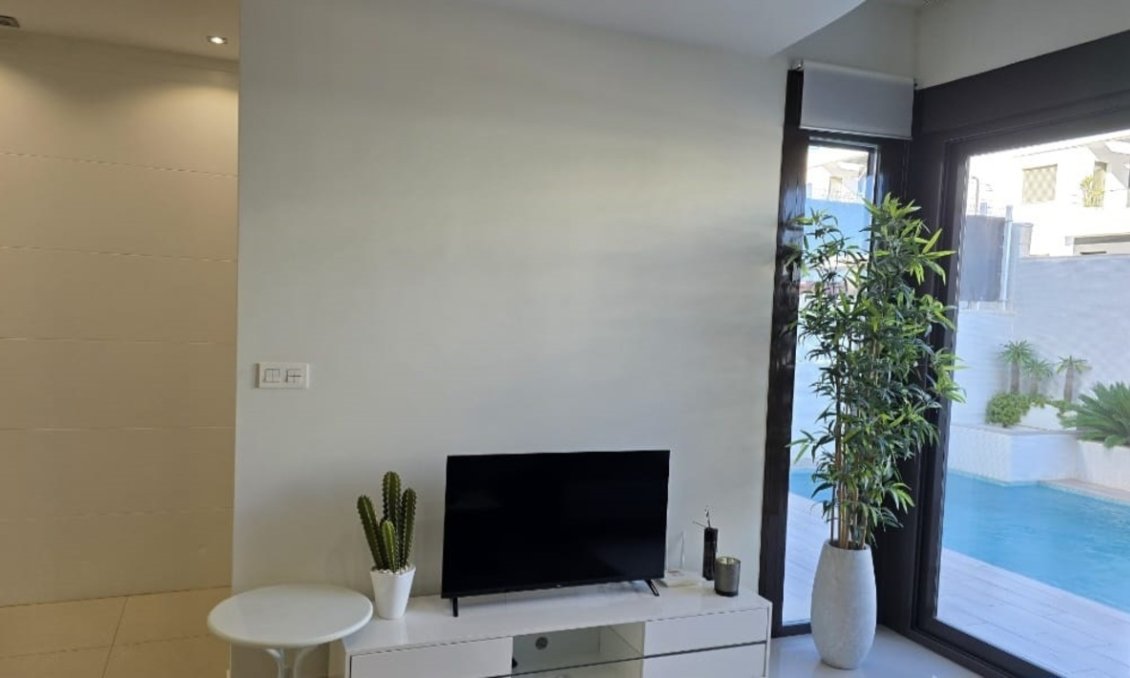 Segunda mano - Villa -
Villamartin - Costa Blanca