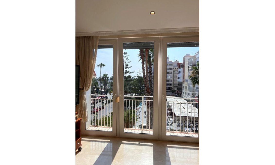 Resale - Duplex -
Torrevieja