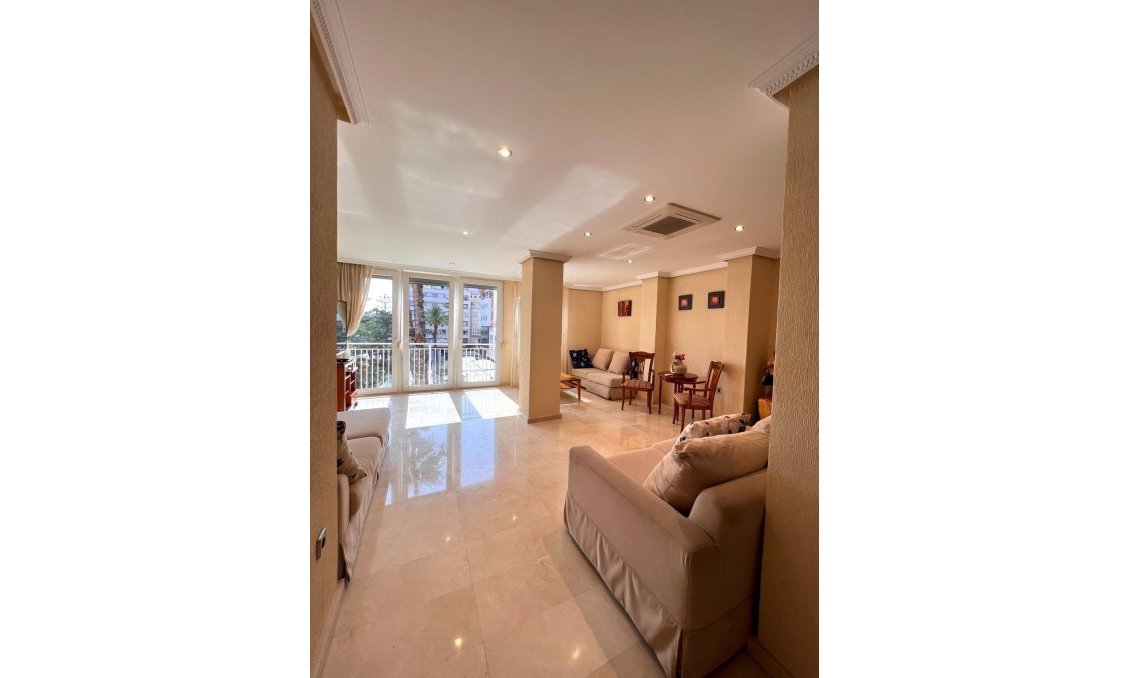 Resale - Duplex -
Torrevieja