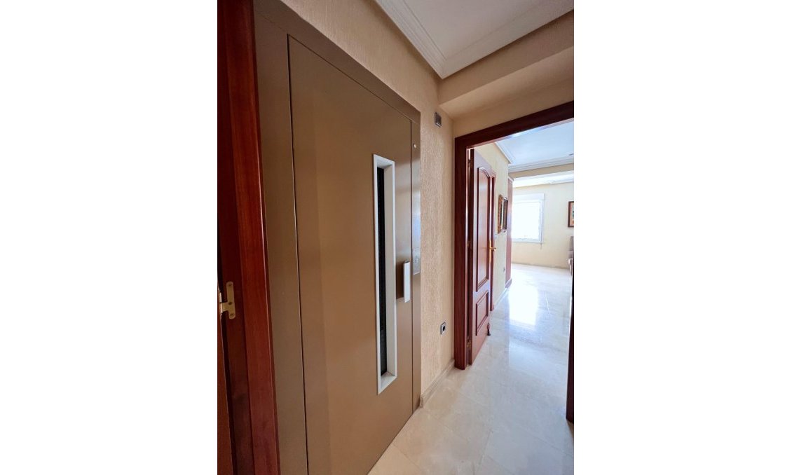 Resale - Duplex -
Torrevieja