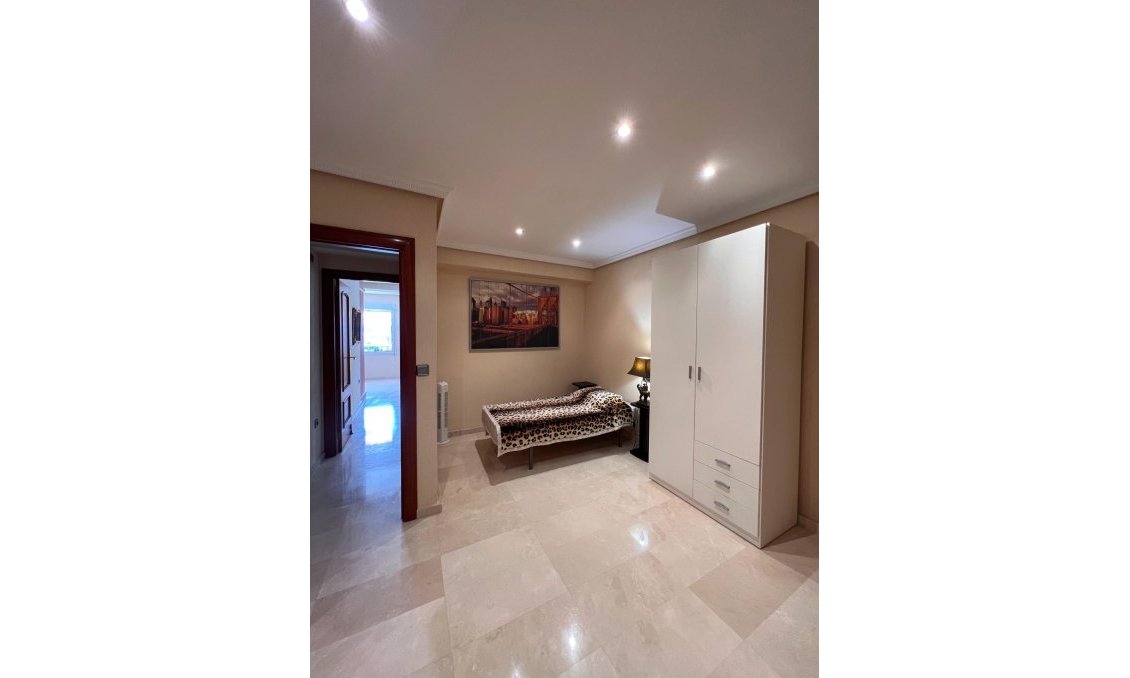Resale - Duplex -
Torrevieja