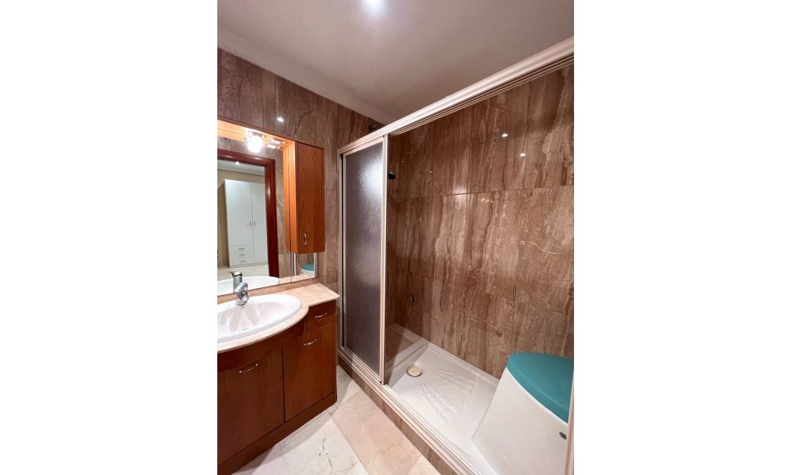 Resale - Duplex -
Torrevieja