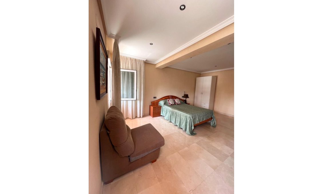 Resale - Duplex -
Torrevieja