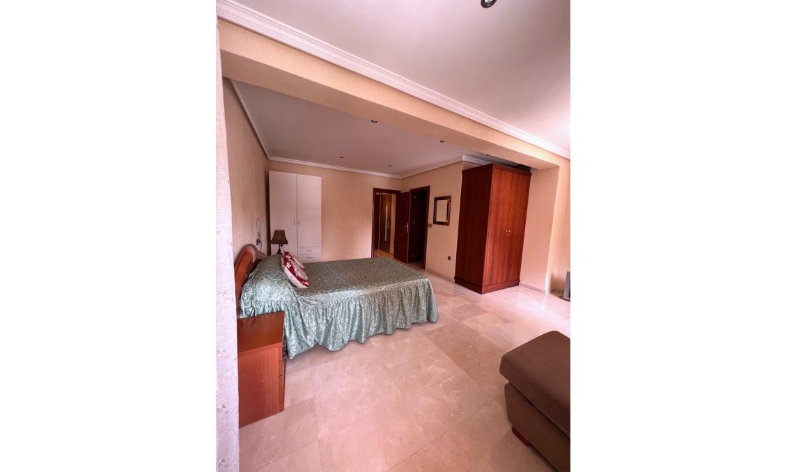 Resale - Duplex -
Torrevieja