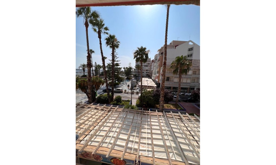 Resale - Duplex -
Torrevieja