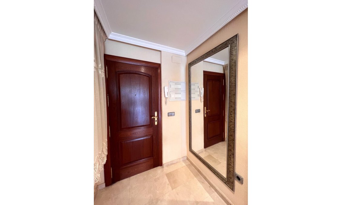 Resale - Duplex -
Torrevieja