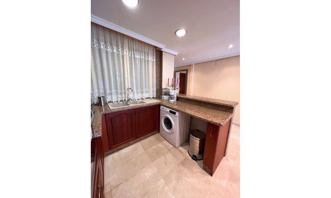 Resale - Duplex -
Torrevieja