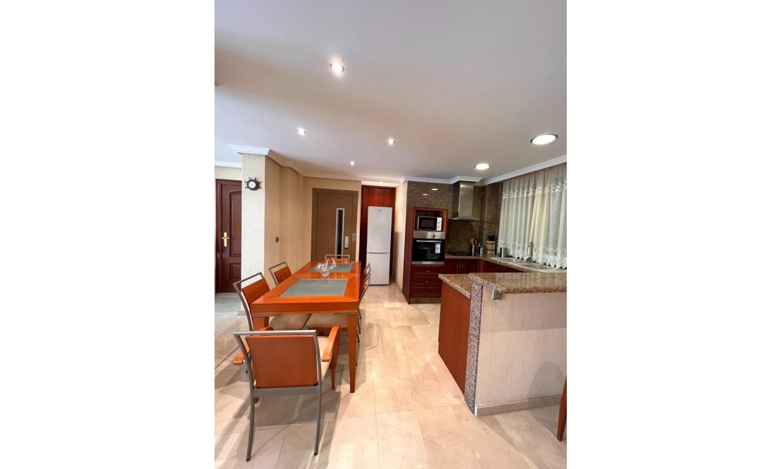 Resale - Duplex -
Torrevieja
