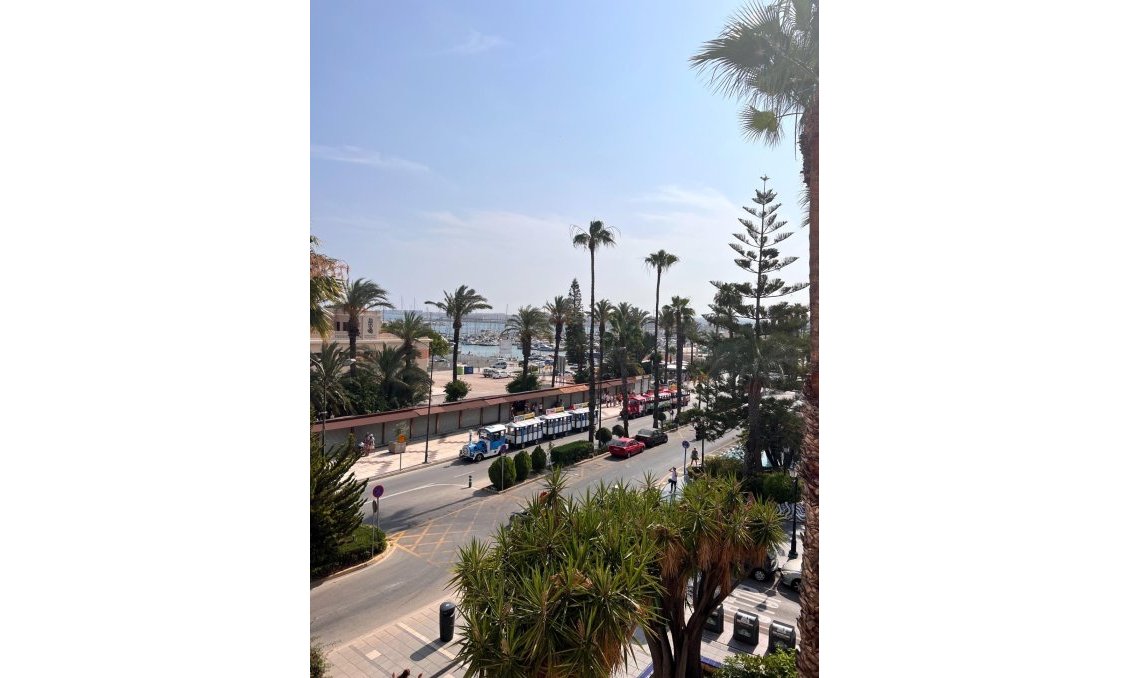 Resale - Duplex -
Torrevieja