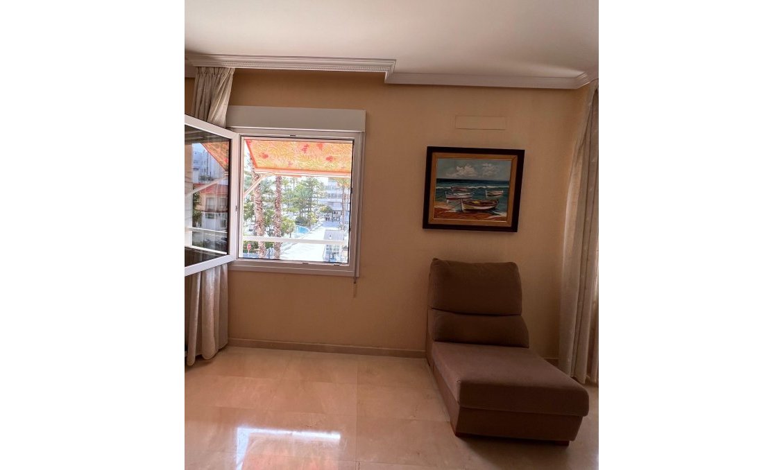 Resale - Duplex -
Torrevieja