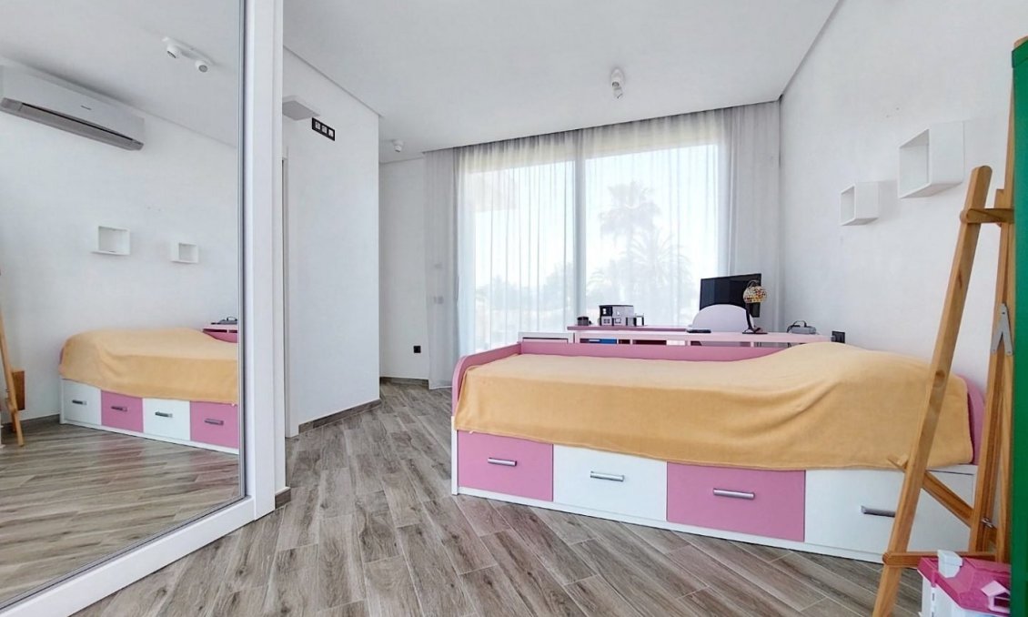 Segunda mano - Villa -
Torrevieja - Costa Blanca