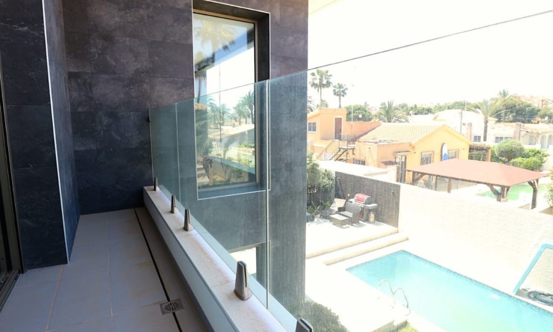Segunda mano - Villa -
Torrevieja - Costa Blanca