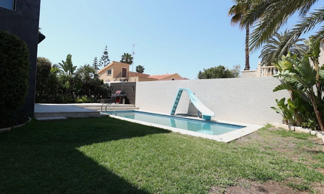 Segunda mano - Villa -
Torrevieja - Costa Blanca