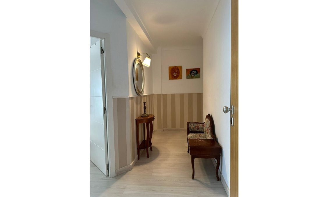Segunda mano - Apartamento -
Torrevieja