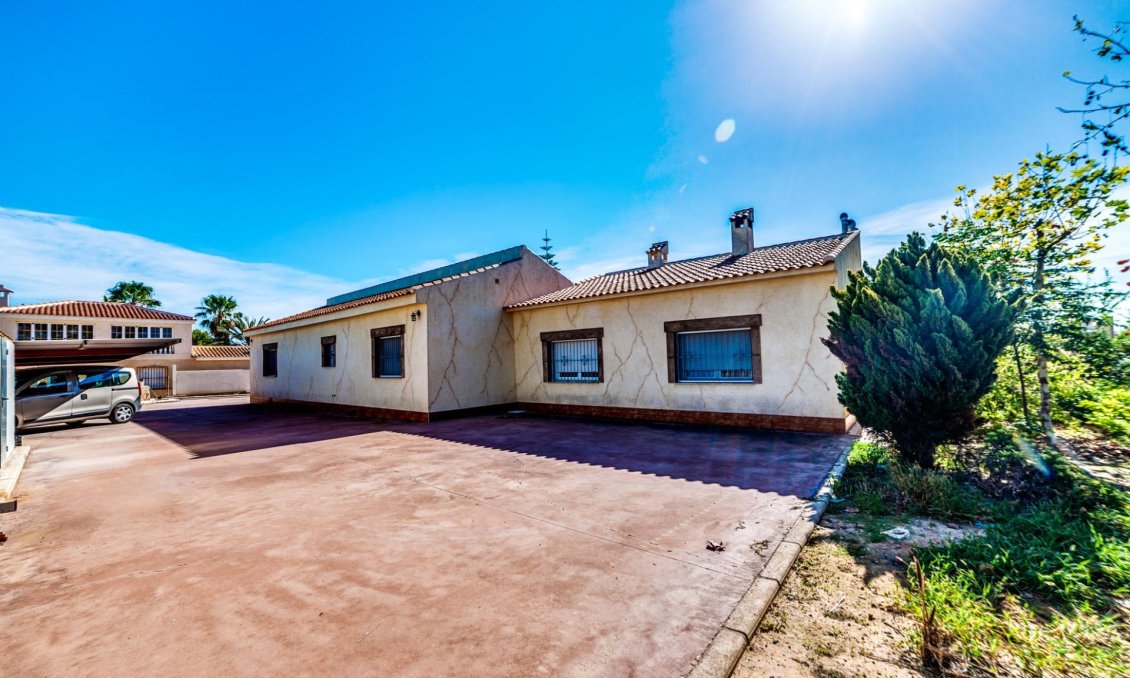 Segunda mano - Villa -
Los Montesinos - Montesinos  Los