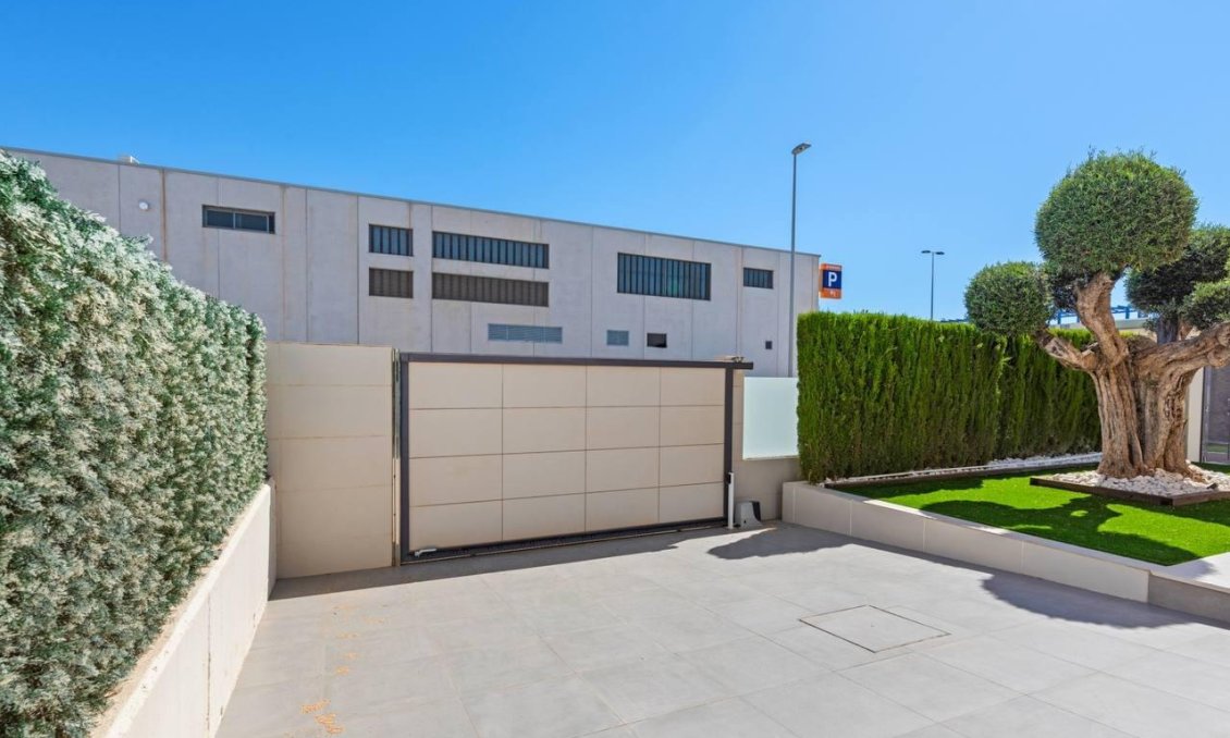 Segunda mano - Villa -
Orihuela Costa - Campoamor