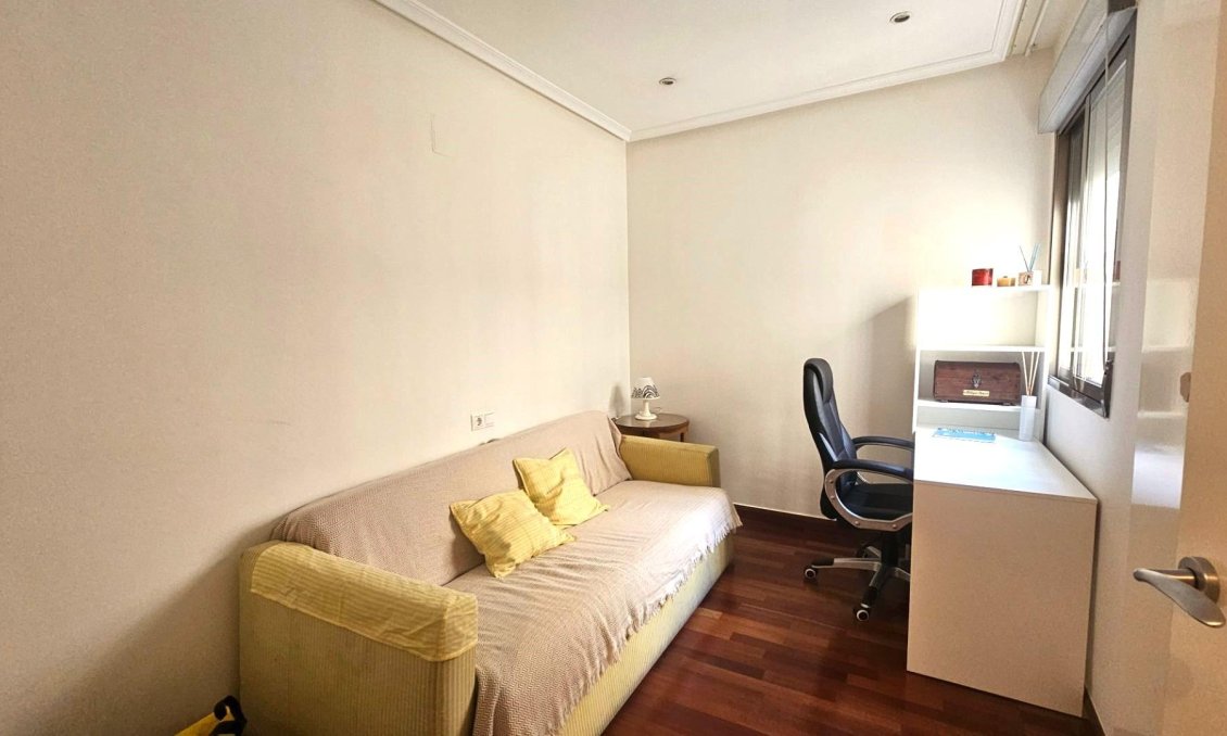 Segunda mano - Apartamento -
Torrevieja - Centro