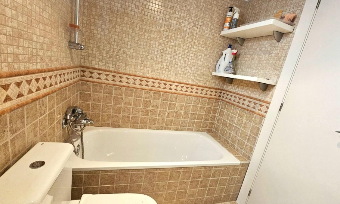 Segunda mano - Apartamento -
Torrevieja - Centro