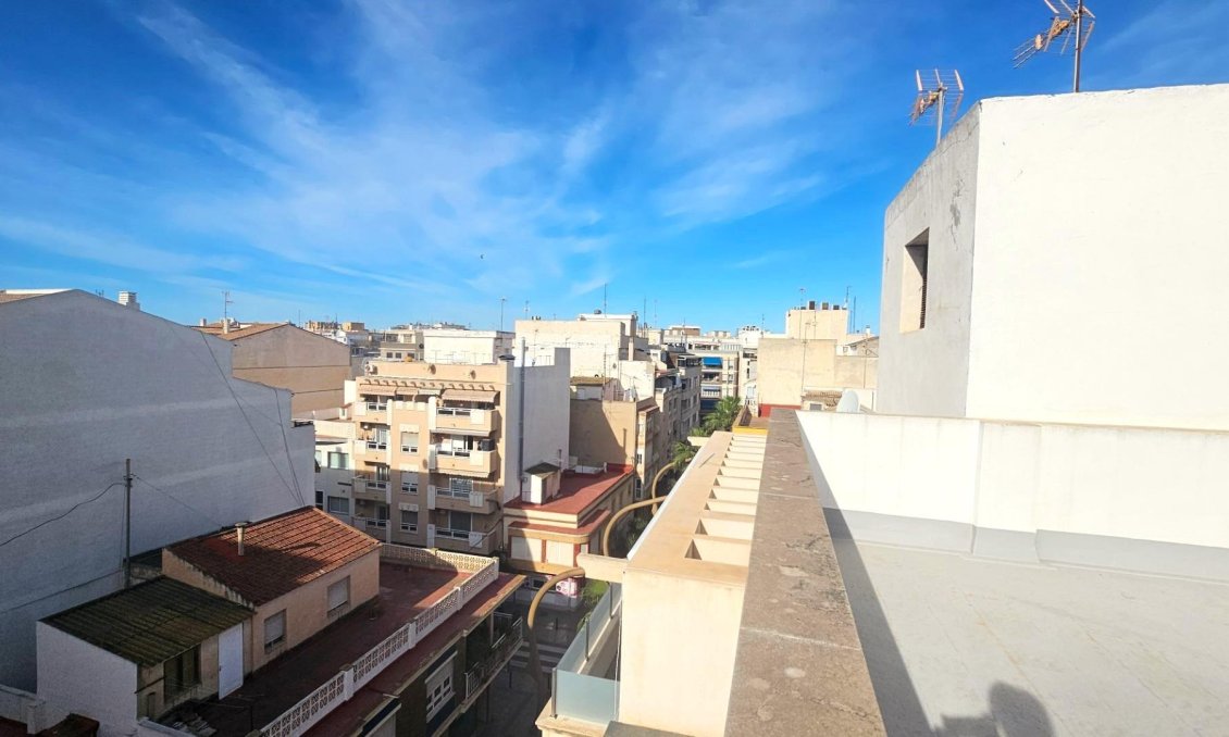 Segunda mano - Apartamento -
Torrevieja - Centro