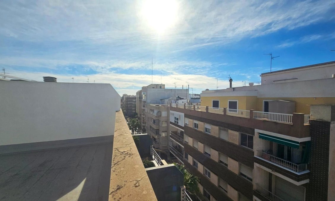 Segunda mano - Apartamento -
Torrevieja - Centro