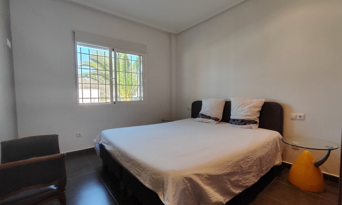 Segunda mano - Villa -
La Romana - Inland