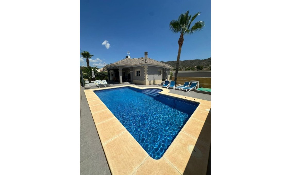 Segunda mano - Villa -
La Romana - Inland