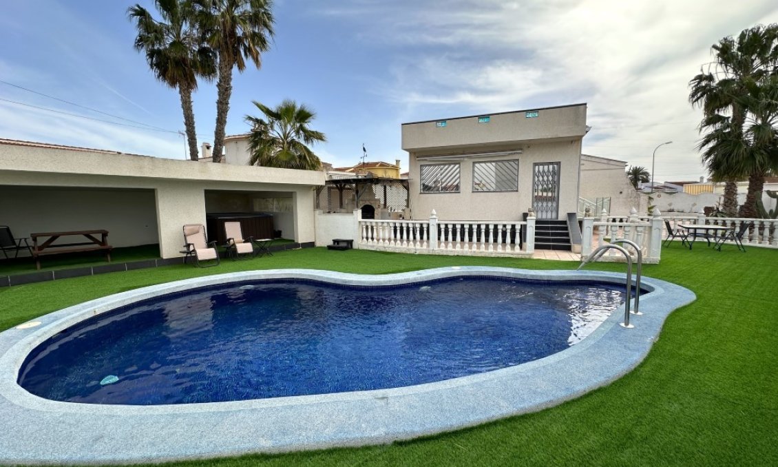Segunda mano - Villa -
Ciudad Quesada - Costa Blanca