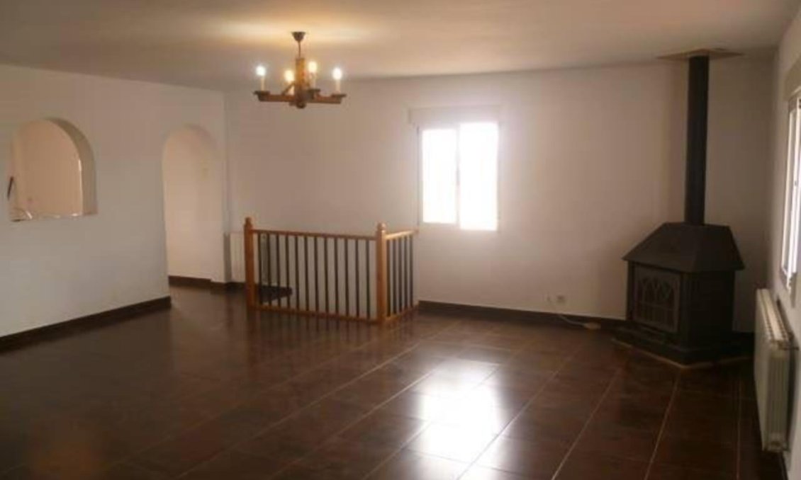 Segunda mano - Villa -
Yecla - Inland
