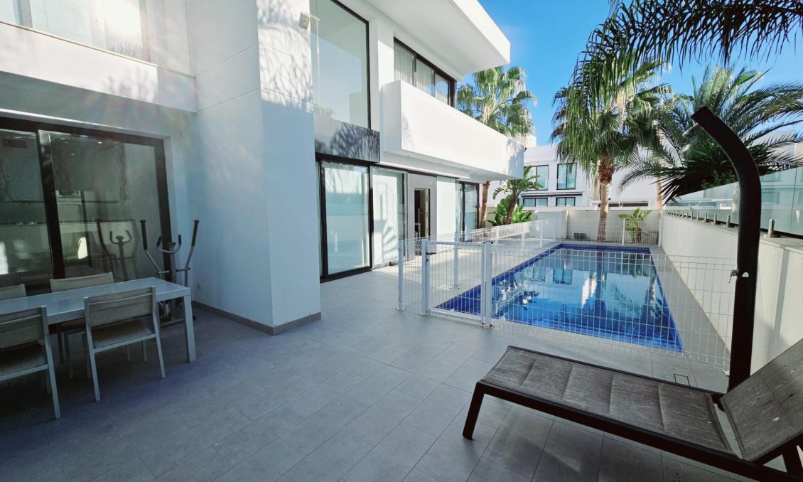 Segunda mano - Villa -
Ciudad Quesada - Costa Blanca Sur