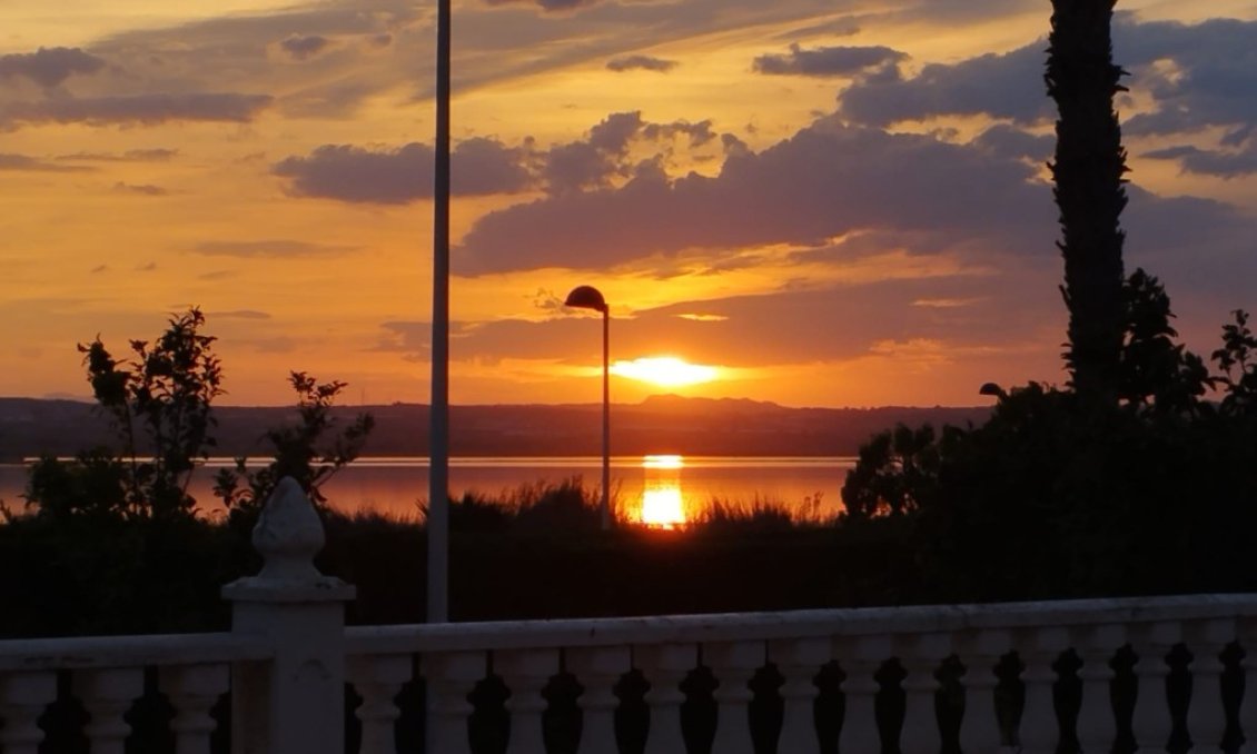 Wiederverkauf - Villa -
Torrevieja - Costa Blanca