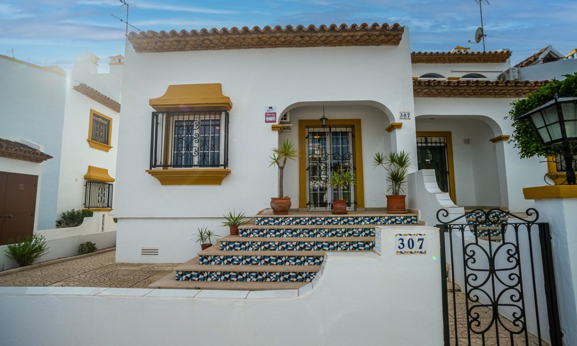 Használt Ingatlanok - Semi Detached -
Orihuela Costa - Costa Blanca