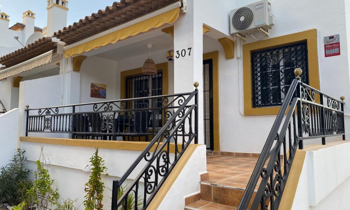 Használt Ingatlanok - Semi Detached -
Orihuela Costa - Costa Blanca