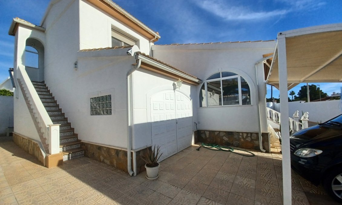 Segunda mano - Villa -
Ciudad Quesada - Costa Blanca