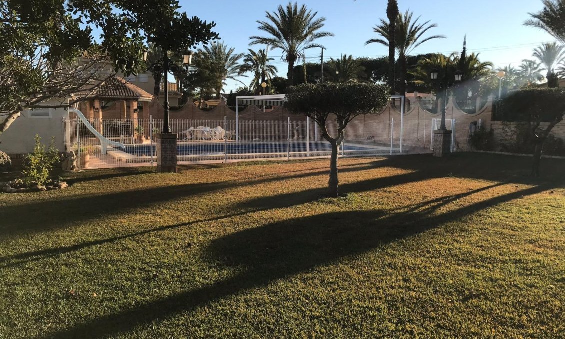 Wiederverkauf - Villa -
Orihuela Costa - Cabo Roig