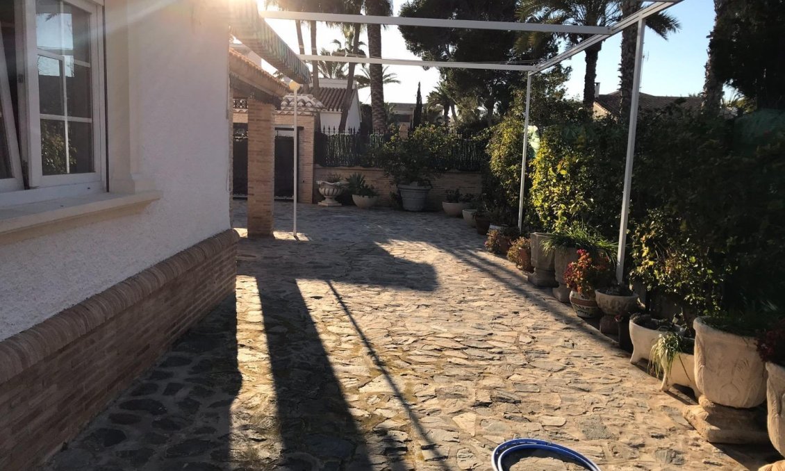 Wiederverkauf - Villa -
Orihuela Costa - Cabo Roig