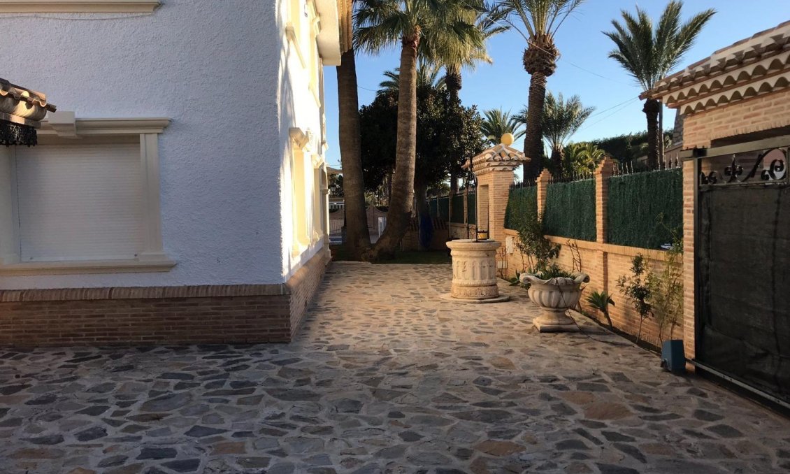 Wiederverkauf - Villa -
Orihuela Costa - Cabo Roig