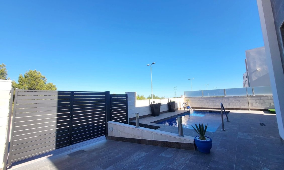 Használt Ingatlanok - Villa -
Orihuela Costa - PAU 26