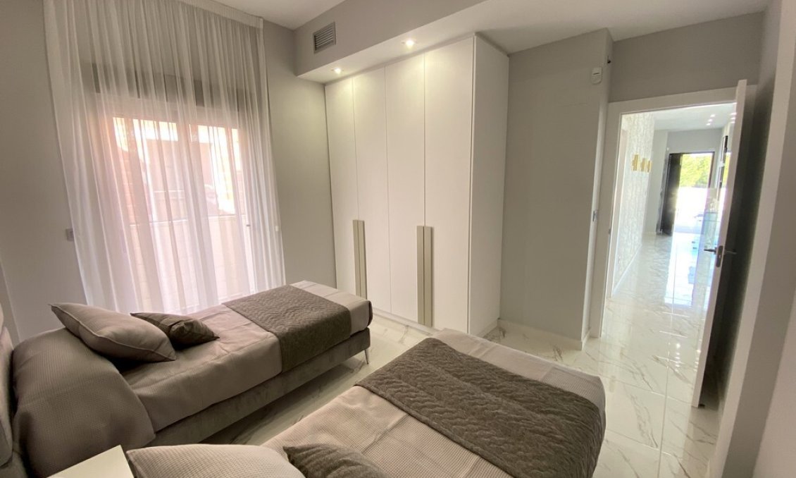 Használt Ingatlanok - Villa -
Orihuela Costa - PAU 26