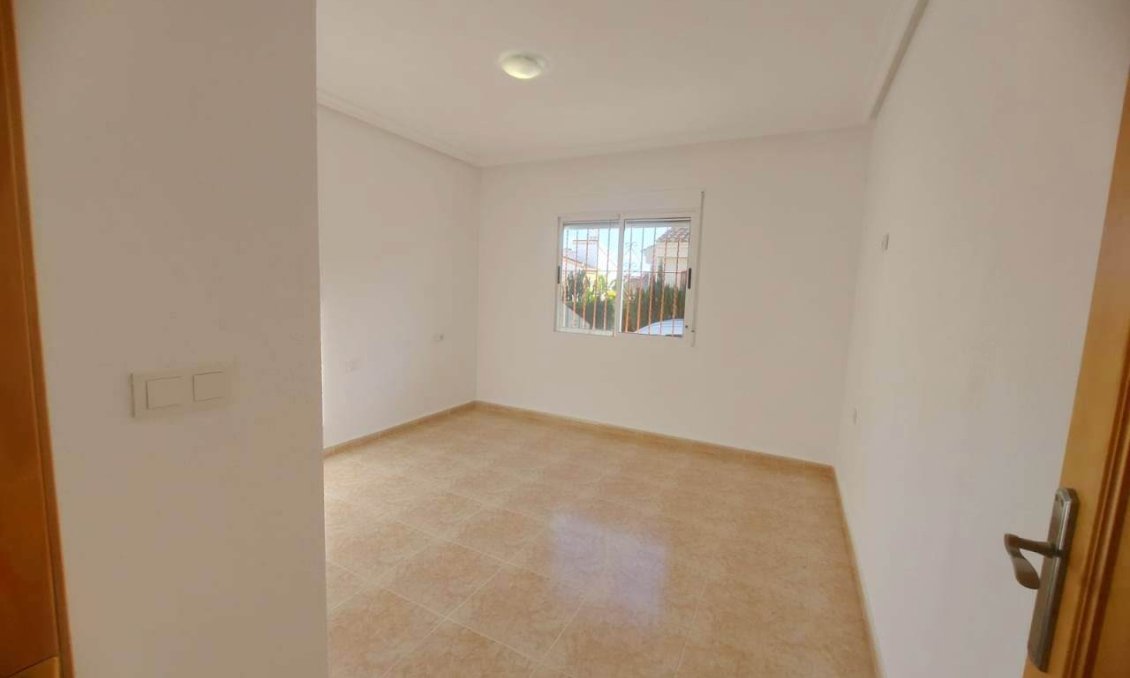 Segunda mano - Villa -
Algorfa - Inland