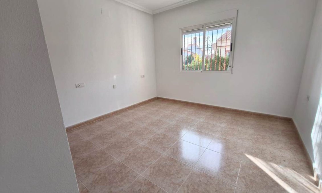 Segunda mano - Villa -
Algorfa - Inland