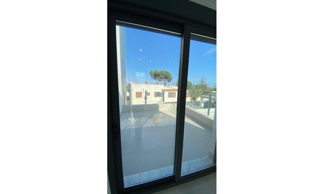 Segunda mano - Villa -
Torrevieja - Los Balcones