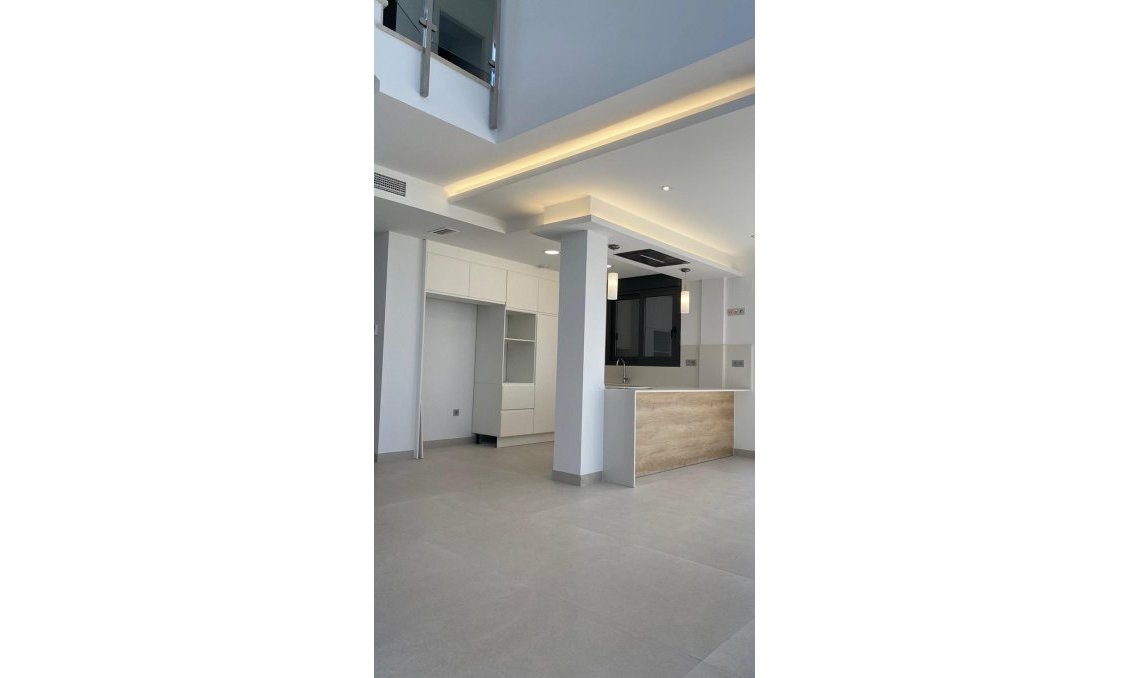 Segunda mano - Villa -
Torrevieja - Los Balcones